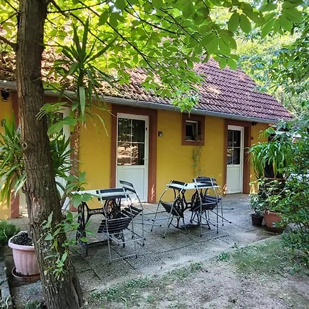 Mohas Vendeghaz Mohas Ut 107 Guest house *